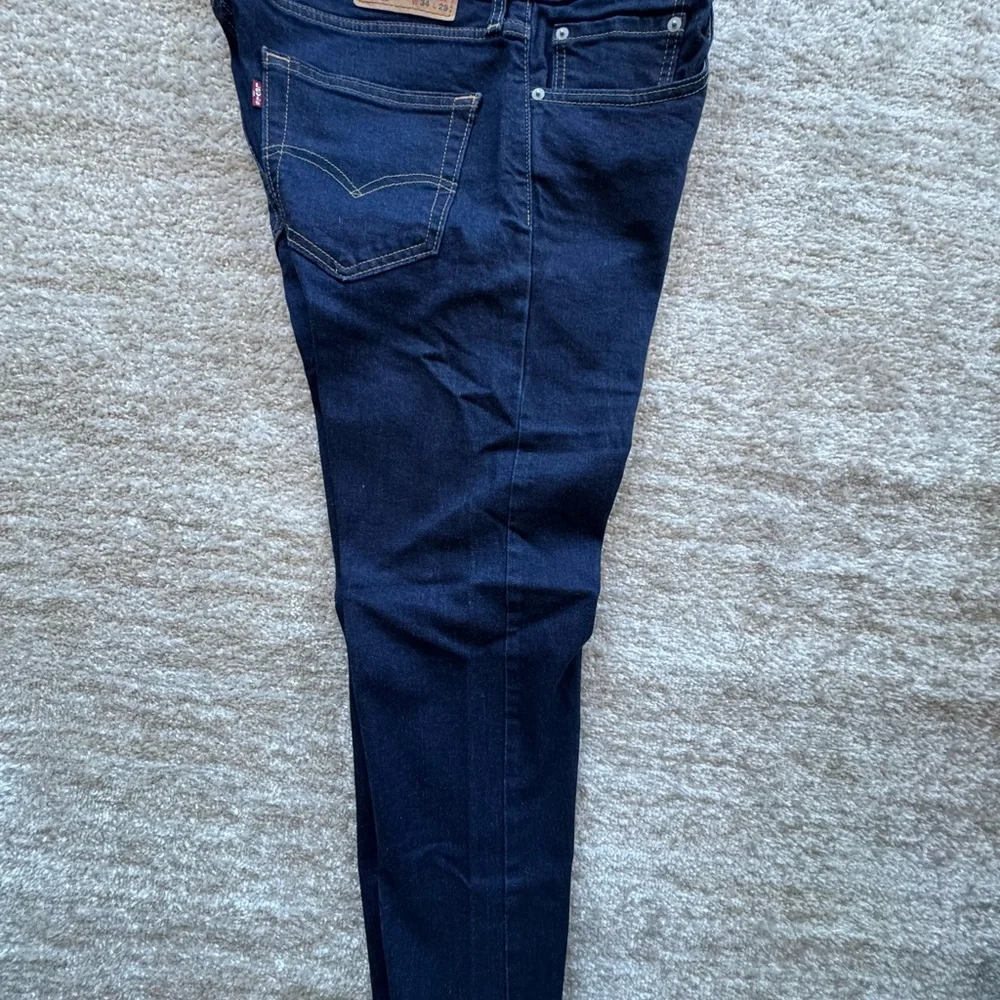 Levi's Men's Dark Indigo Slim Straight Jeans  W 34/ L 27.5